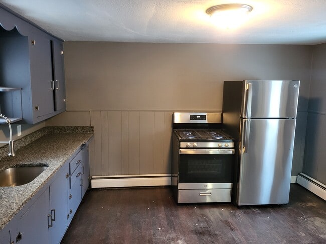 Building Photo - 107 Meadow St