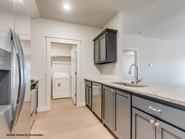 Building Photo - 1608 Highland Loop,