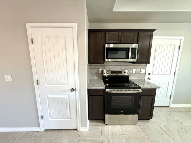 Building Photo - Newly Built 3-Bedroom, 2-Bath Home in a Prime Location Near Hospital & Shopping!