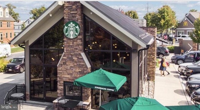 Building Photo - 9526 Hyde Pl