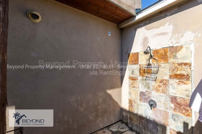 Building Photo - 815 Whaley St