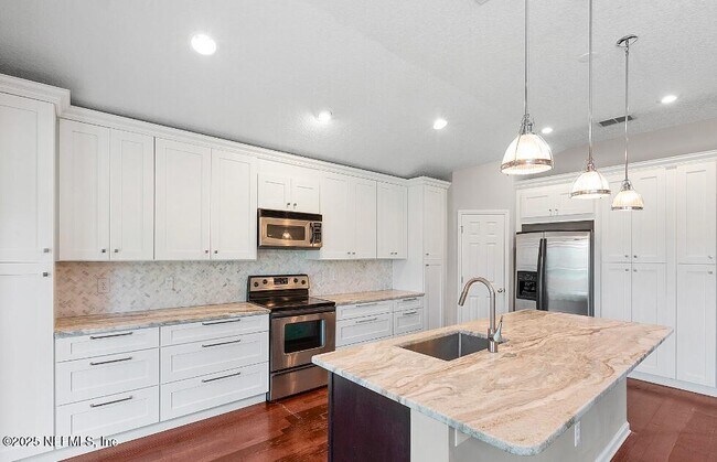 Building Photo - 1520 Summerdown Way