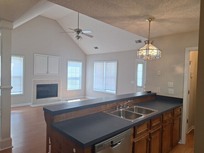 Building Photo - MOVE IN SPECIAL - $300 OFF THE FIRST FULL ...