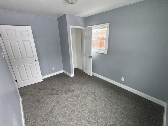 Building Photo - 416 E Chippewa Ave