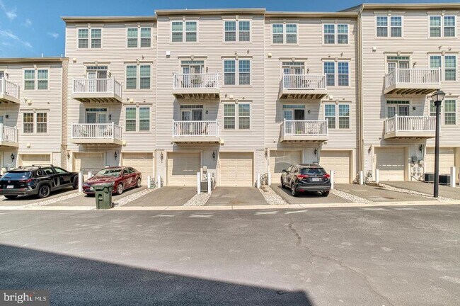 Building Photo - 7396 Brunson Cir