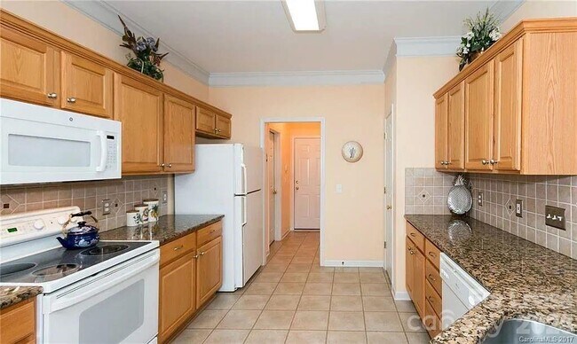 Building Photo - 20309 Northport Dr