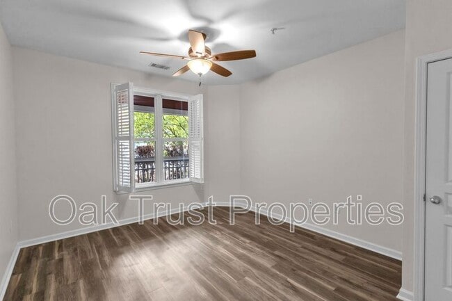 Building Photo - 100 Bucksley Ln