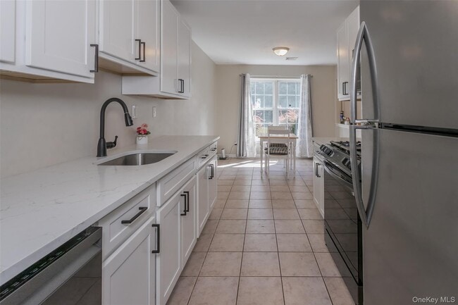 Building Photo - 423 Kings Hwy