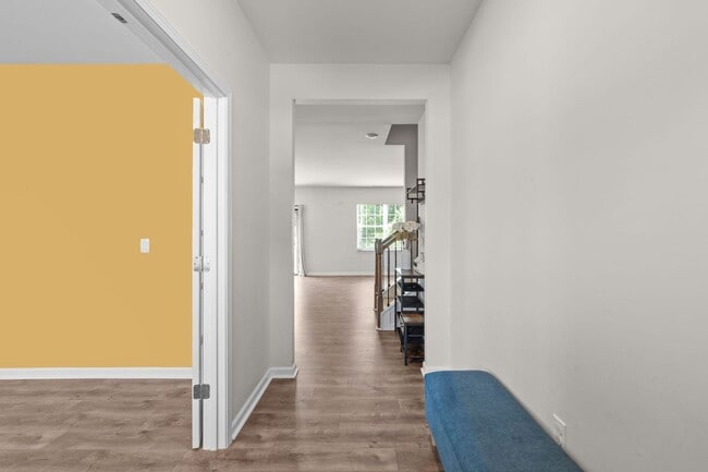 Building Photo - Stunning 5 Bedroom Home with a Fully Fenced In Yard!