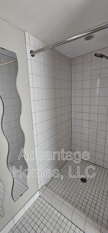 Building Photo - 3804 Roanoke Rd