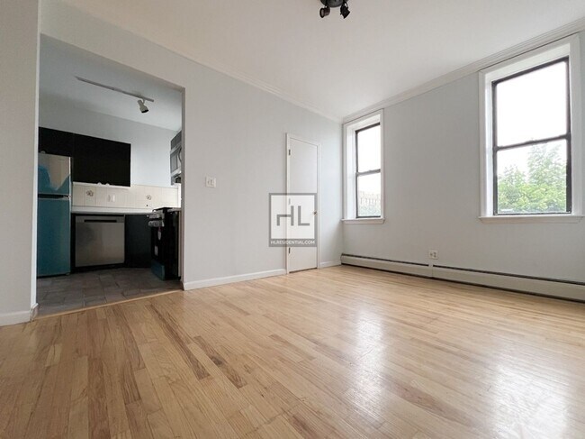 Building Photo - 36 AVENUE