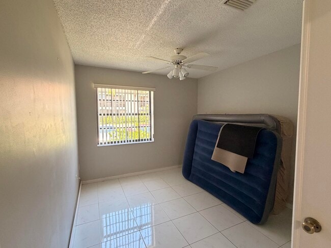 Building Photo - 5136 Floria Dr