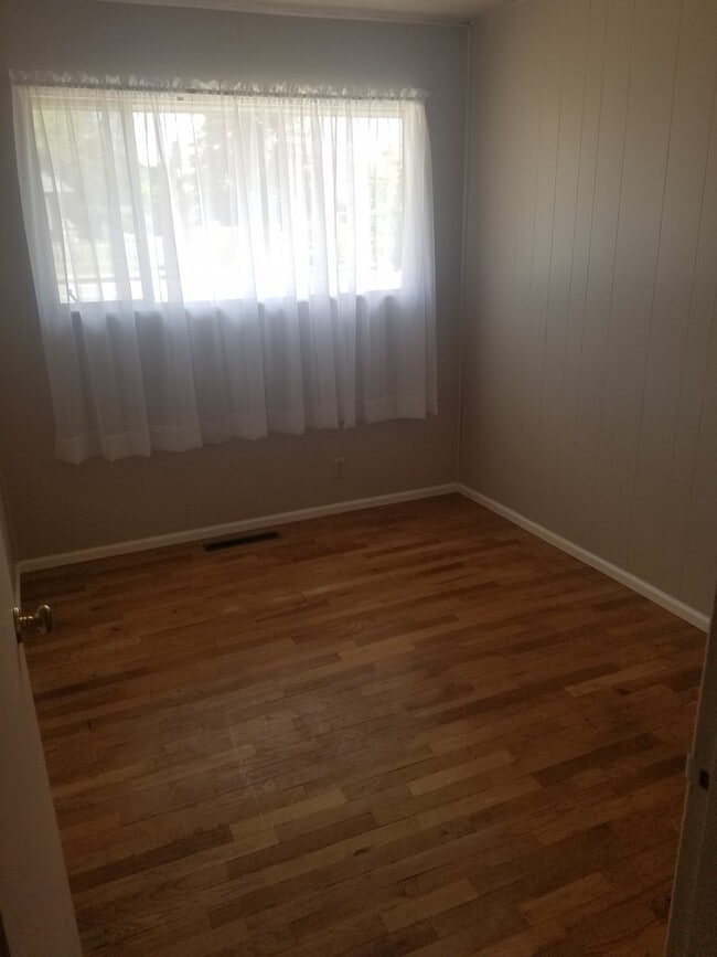 Building Photo - STATUS:AVAILABLE  |R136a| $1795