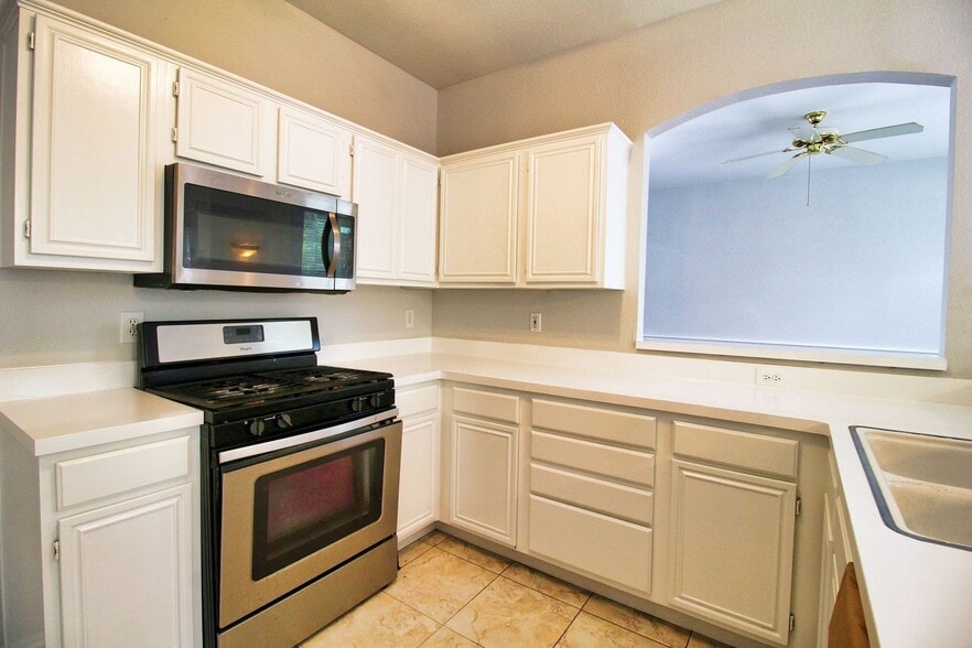 Building Photo - 8435 Creekside Cir