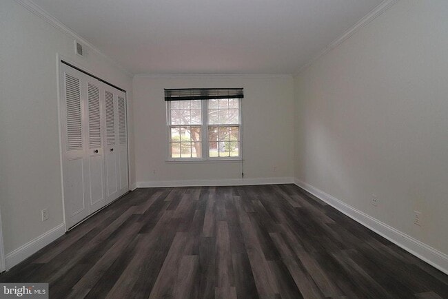 Building Photo - 6010 Westchester Park Dr