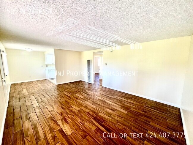 Building Photo - 590 W 24th St