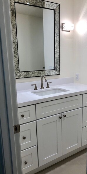 Master Bathroom - 17195 Palisades Cir