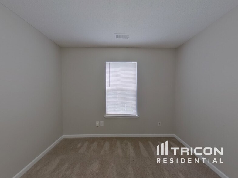 Building Photo - 3027 Salmon River Dr