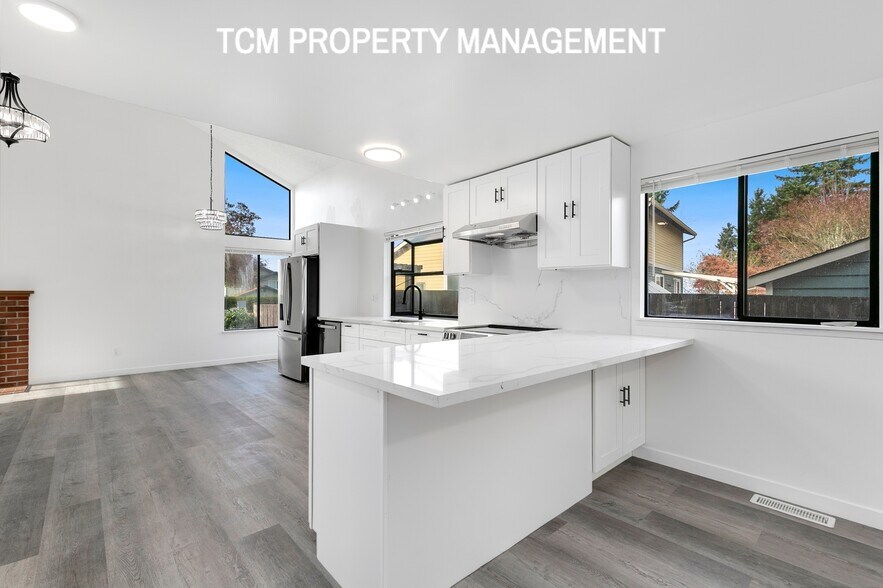 Building Photo - 35426 18th Ave SW