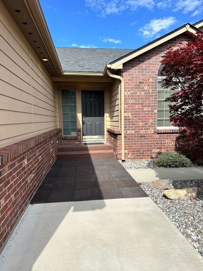Building Photo - Beautiful Fancher Heights Home for Rent