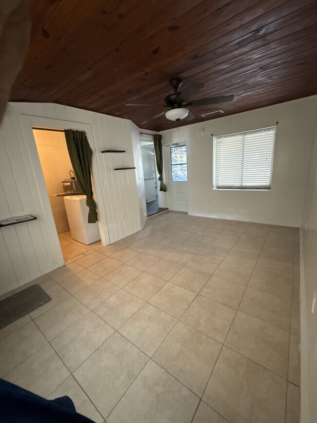 Building Photo - 1208 Crescent St