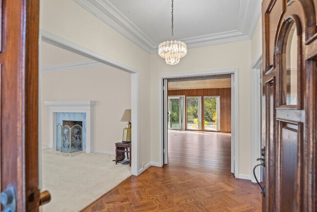 Building Photo - Beautiful big house with great school district. Gustavo Lopez AMSI