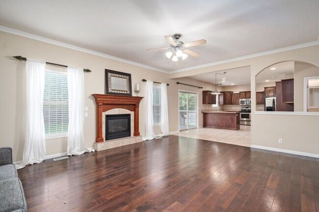 Building Photo - 1403 W Maplewood St