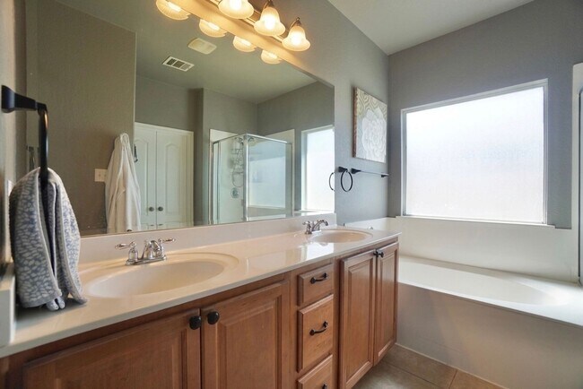 Building Photo - 18621 Dry Pond Dr