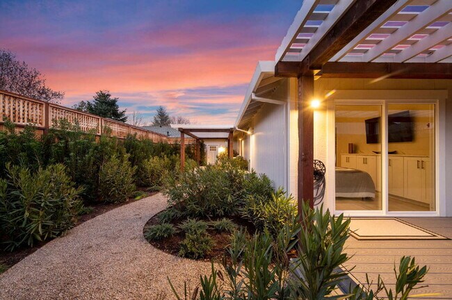 Building Photo - Sonoma 4 Bed 2 Bath Home.