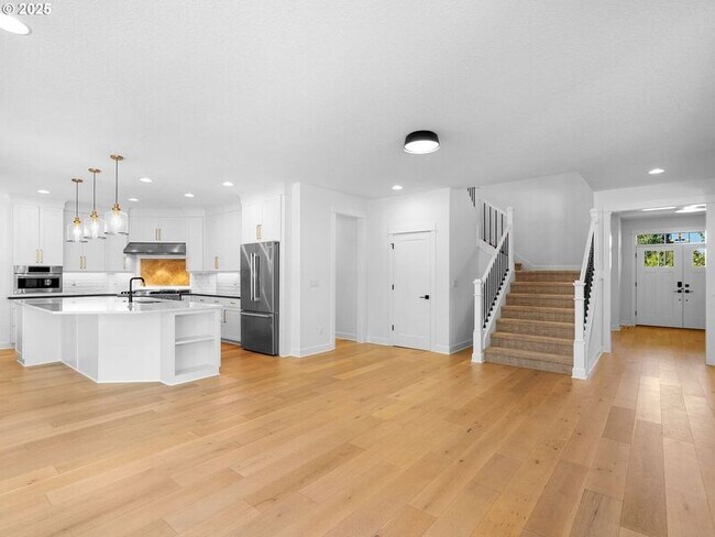 Building Photo - 9010 SW Inez St