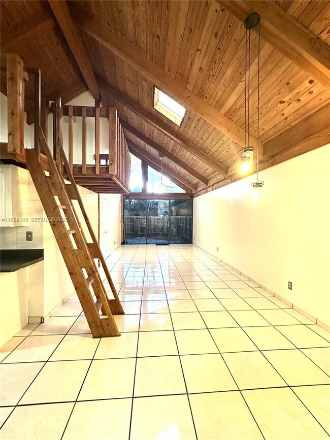 Building Photo - 497 N University Dr