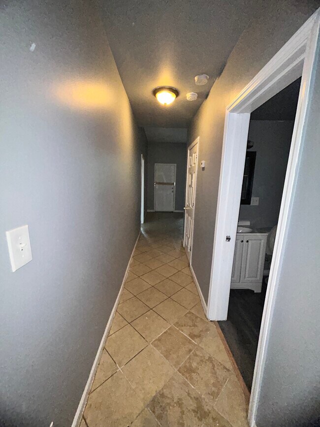 Building Photo - 146 W 66th St