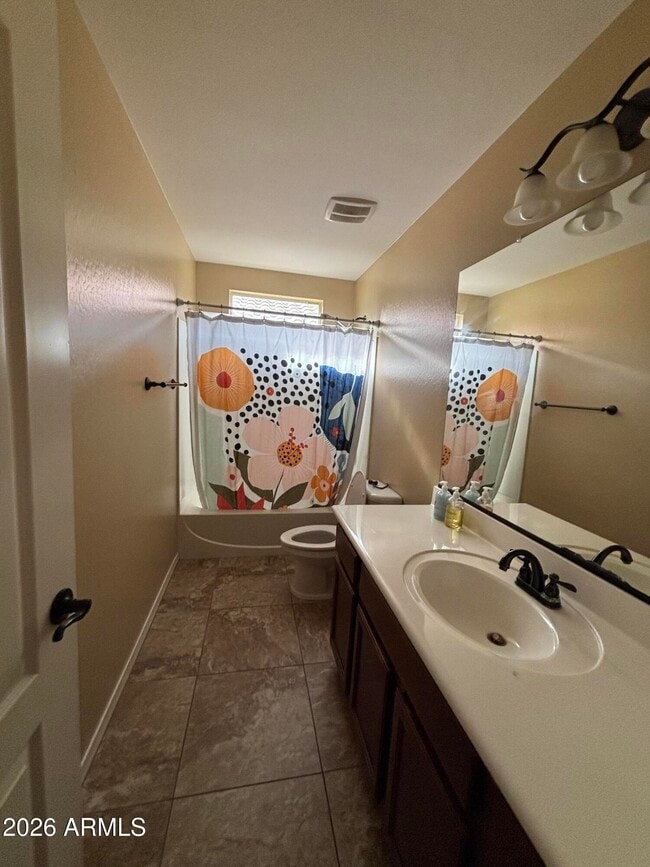 Building Photo - 948 S Huish Dr