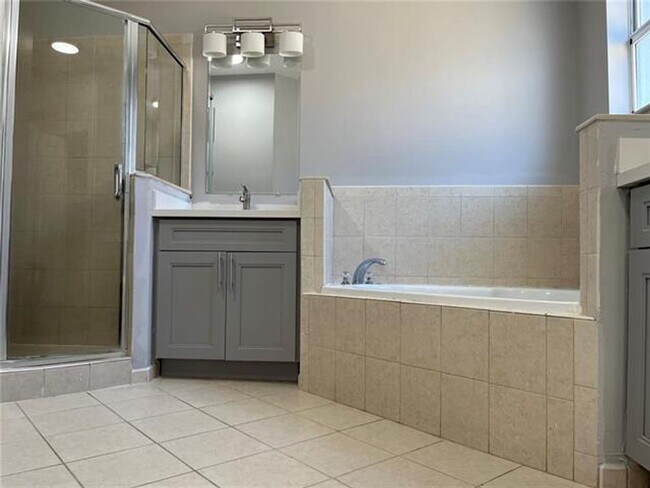 Building Photo - 349 NE 36th Terrace