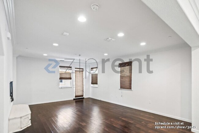 Building Photo - 715 Mystic Topaz Loop