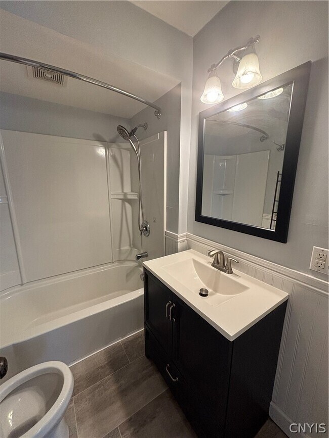 Building Photo - 428 S Meadow St