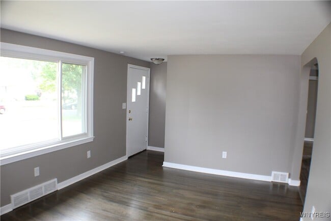 Building Photo - 110 Susan Ln