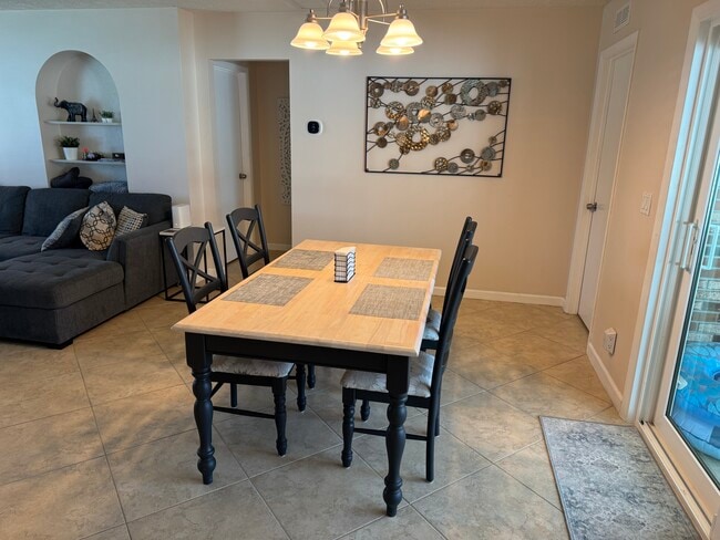 Building Photo - 302 SE Lancaster Ave