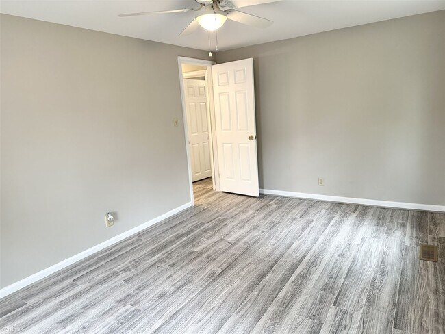 Building Photo - 2 br, 1 bath Duplex - 3932 Fairfax Street