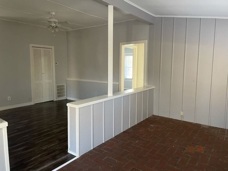 Building Photo - 415 W Campground Rd