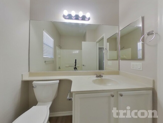 Building Photo - 16823 W Cottonwood St