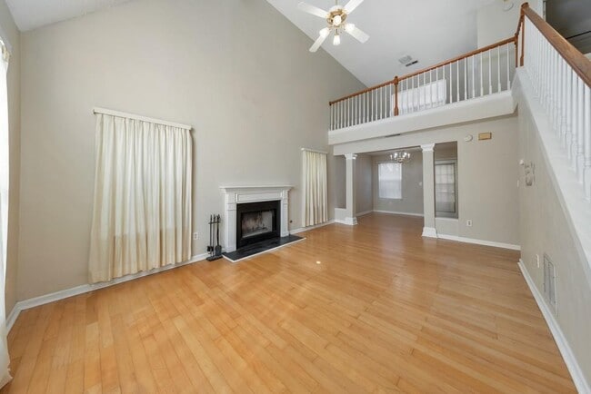 Building Photo - 2025 Baramore Oaks Dr