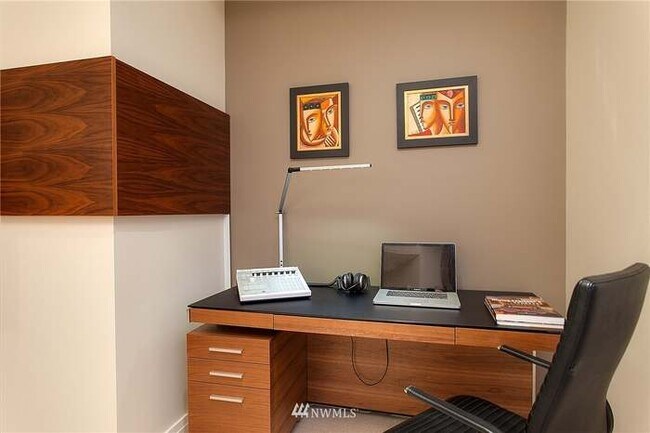 Building Photo - 10700 NE 4th St