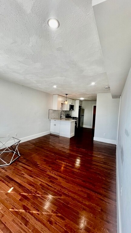 Building Photo - 397 Chelsea St