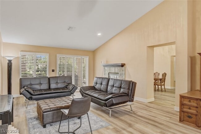 Building Photo - 2628 Highvale Dr