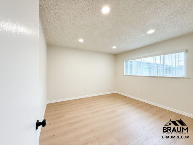 Building Photo - 5131 Buffalo Ave