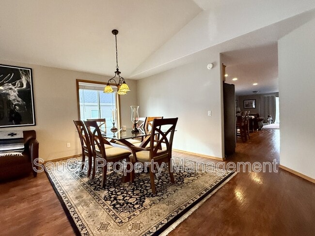 Building Photo - 60031 Ridgeway Loop