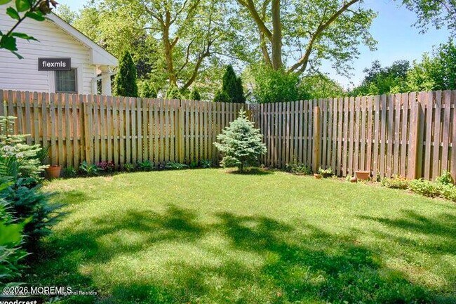 Building Photo - 901 Woodcrest Dr