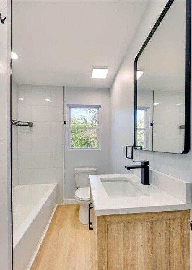 Building Photo - Stunningly Renovated 3BD/1BA Single Family Home in Newton, NC!