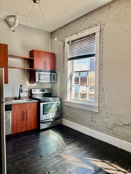 Building Photo - 206 State St